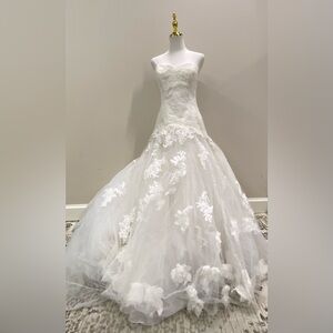 NWT Enzoani Wedding Dress. Size 12